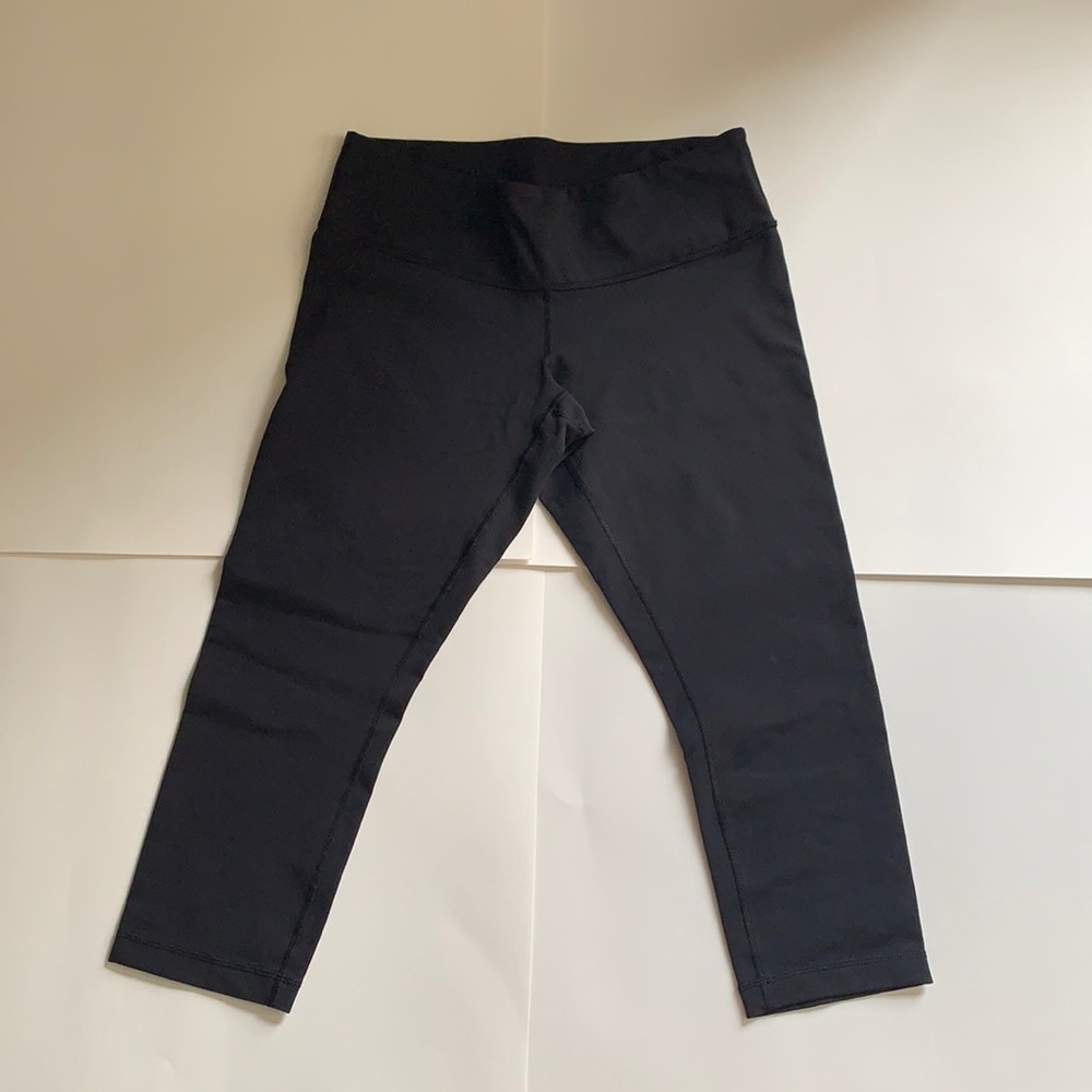 Lululemon black wunder under capris size 10